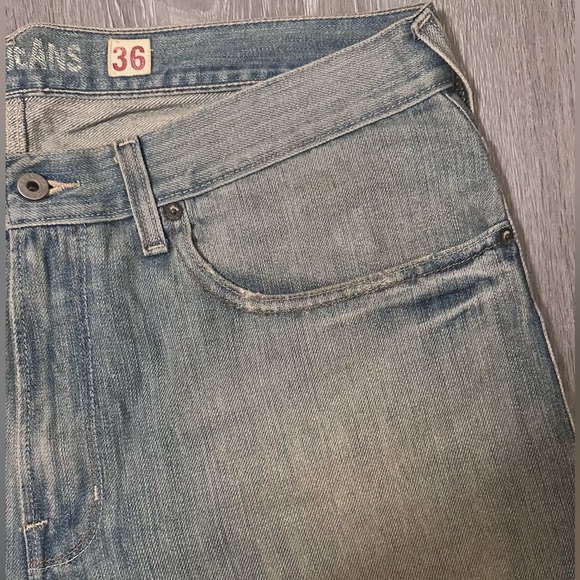 Guess Men’s Sand Blast Light Washed Denim Jeans - Picture 2 of 7